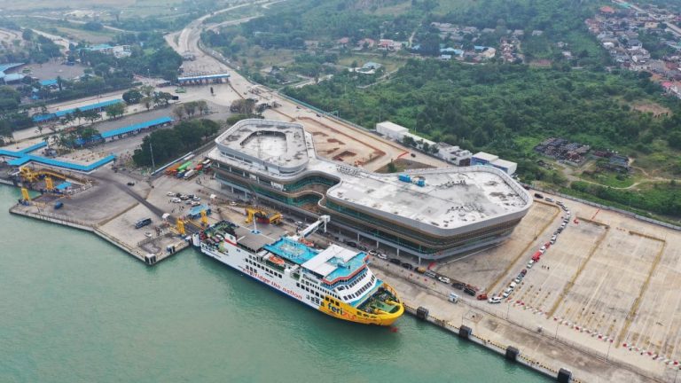 Pelabuhan Bakauheni Lampung 768x432