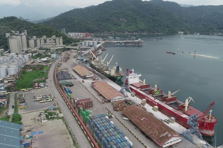 Pelayanan Pelabuhan teluk bayur 768x512