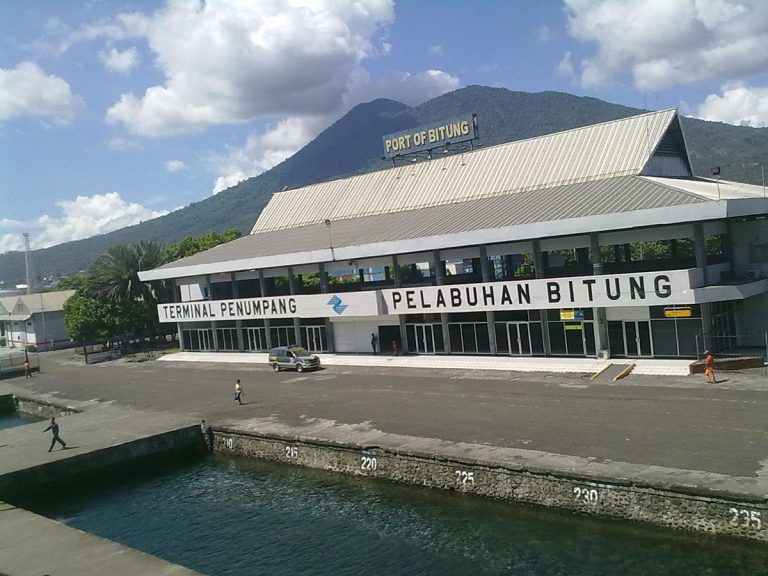 Perminal penumpang Pelabuhan Bitung 768x576