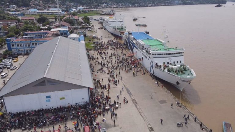 Ribuan Penumpang Padati Pelabuhan Samarinda 768x432