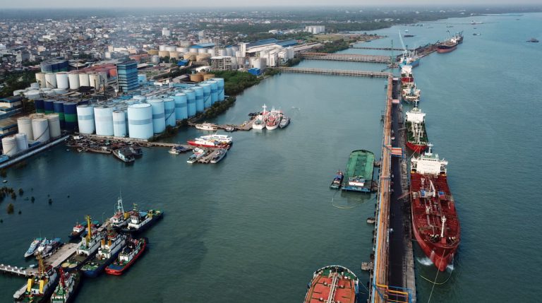 Terminal kapal besar pelabuhan dumai riau 768x429
