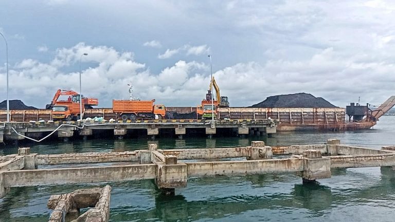 aktivitas bongkar muat pelabuhan cappa ujung 768x432