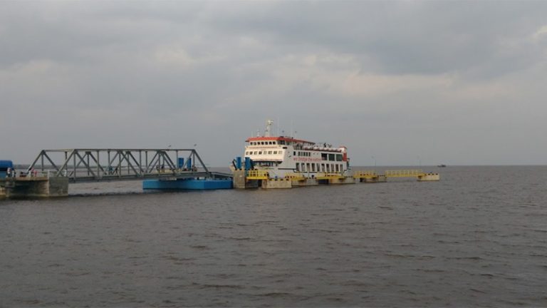 kapal di pelabuhan kuala tungkal 768x432