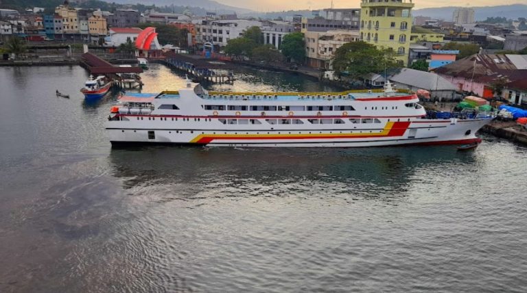 kapal sandar pelabuhan manado 768x428