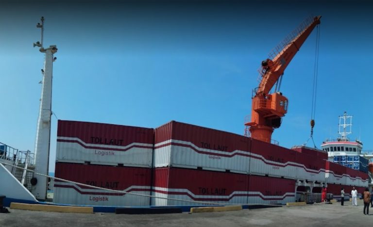 kegiatan bongkar muat pelabuhan tanjung silopo 768x468