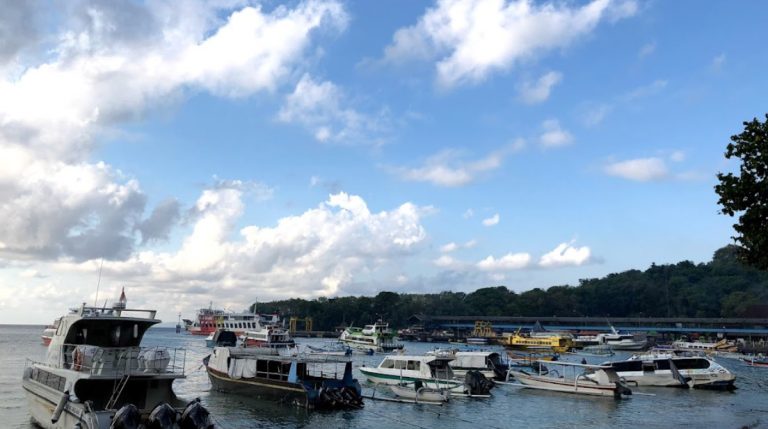 kumpulan kapal di pelabuhan padang bai bali 768x429