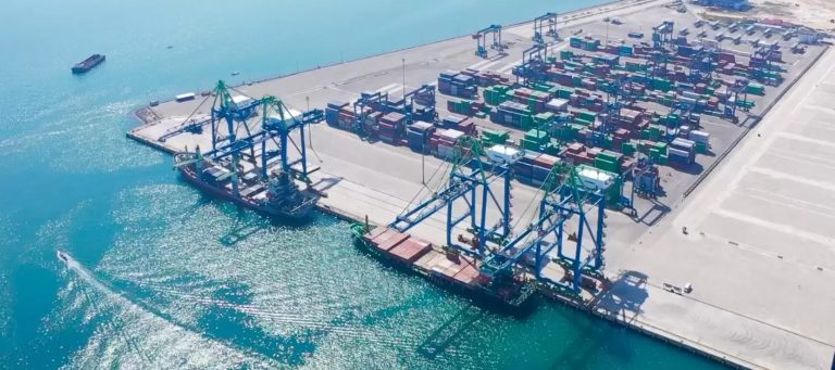 pelabuhan makassar 768x341