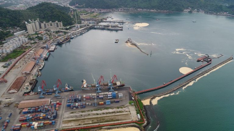 perairan pelabuhan teluk bayur padang 768x432