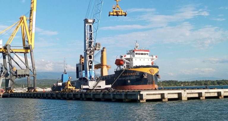 bongkar muat di pelabuhan pantoloan 768x409