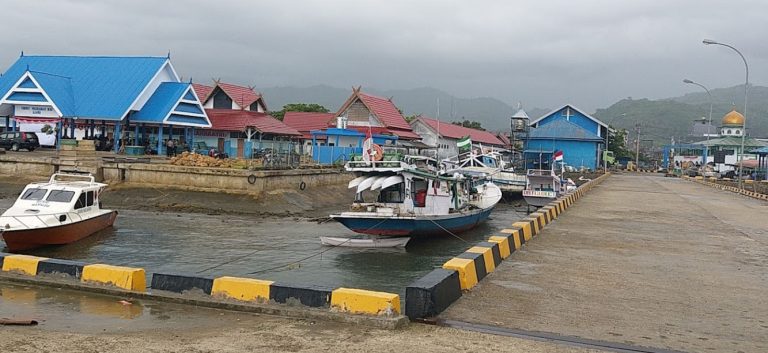 dermaga kapal kecil pelabuhan mamuju 768x353