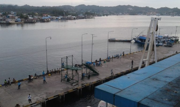 foto pelabuhan banggai 768x455