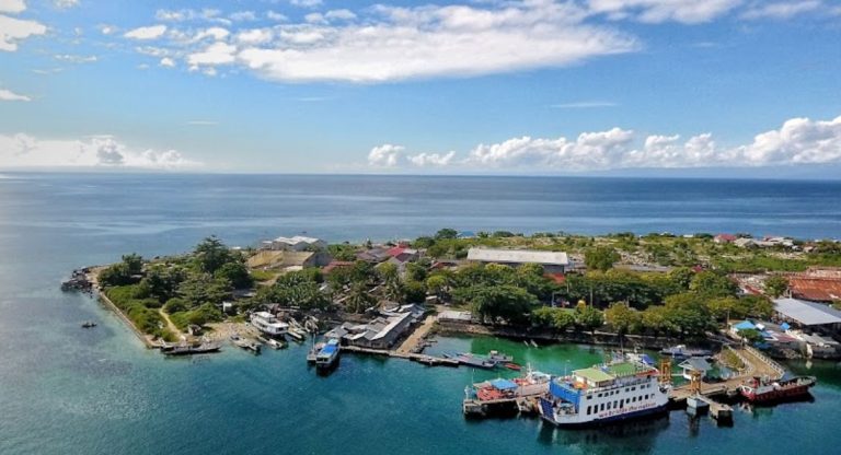 foto pemandangan pelabuhan luwuk 768x416