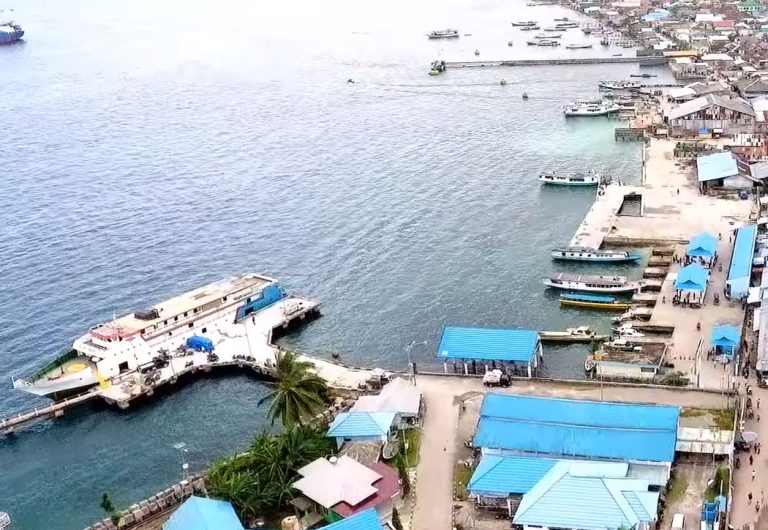 pelabuhan banggai laut 768x530